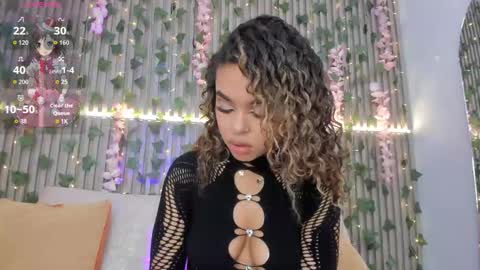 Snapshot of coralineross_ chatting on 11.15.25 coralineross_ online show from 11.15.25