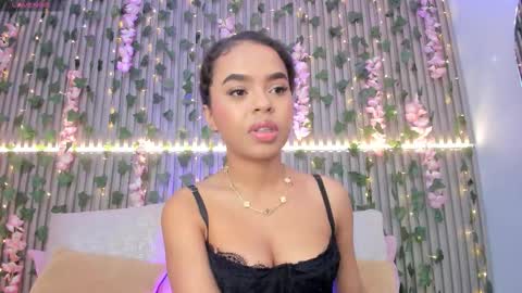 Snapshot of coralineross_ chatting on 11.21.25 coralineross_ online show from 11.21.25