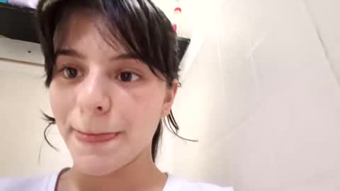 Snapshot of coralinexxx07 chatting on 09.19.25 Coraline uwu     Bienvenidos al dulce mundo de Coraline    Hola amores soy Coraline  Una chica  tierna juguetona online show from 09.19.25