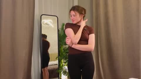 Snapshot of cordiacower chatting on 10.12.25 Leya online show from 10.12.25