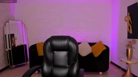 Corinne Russo online show from 12.23.25