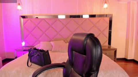 Corinne Russo online show from 02.10.26