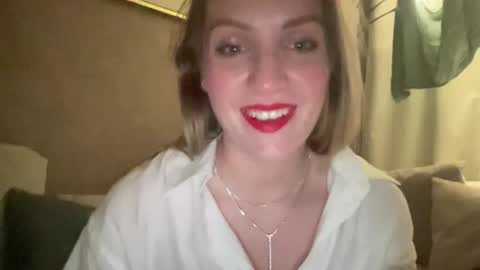 Snapshot of cosmo_blondiee chatting on 09.21.25 cosmo_blondiee online show from 09.21.25