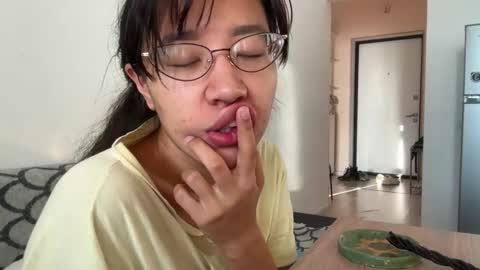 Snapshot of cosmo_pussy chatting on 10.15.25 Lina online show from 10.15.25