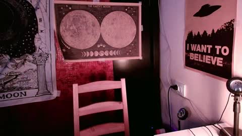 Snapshot of cosmonudes chatting on 01.11.25 Barry online show from 01.11.25