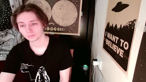 Snapshot of cosmonudes chatting on 02.05.25 Barry online show from 02.05.25