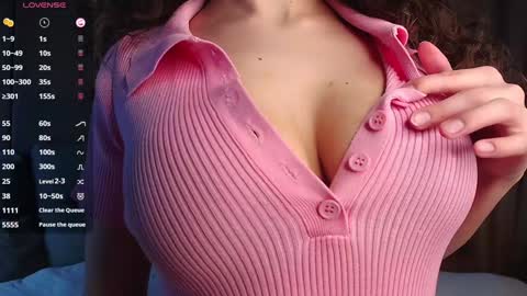 Snapshot of cosmos_baby chatting on 01.25.25 Luna online show from 01.25.25