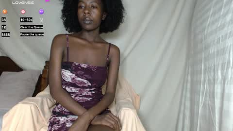 Snapshot of cotton_puff chatting on 11.27.25 sweet flowers online show from 11.27.25