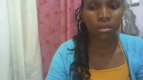 Snapshot of couleur_vanille chatting on 02.01.25 couleur_vanille online show from 02.01.25