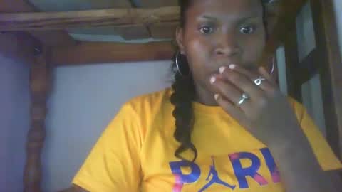 Snapshot of couleur_vanille chatting on 02.04.25 couleur_vanille online show from 02.04.25