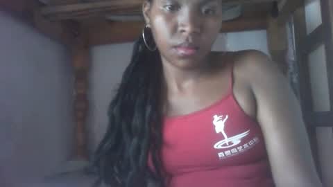 Snapshot of couleur_vanille chatting on 03.11.25 couleur_vanille online show from 03.11.25