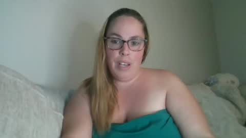 Snapshot of countrylovin2018 chatting on 10.18.25 Fallen Angel 21 online show from 10.18.25