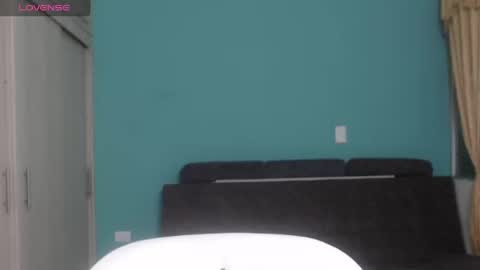 Snapshot of couple_sexandlove chatting on 01.08.26 ALEJANDRO Y EMILY online show from 01.08.26