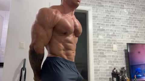 couplemuscle40 online show from 02.12.26