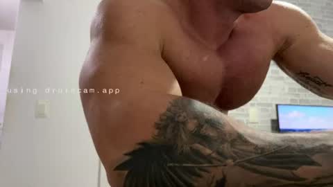 Snapshot of couplemuscle40 chatting on 06.14.26 couplemuscle40 online show from 06.14.26