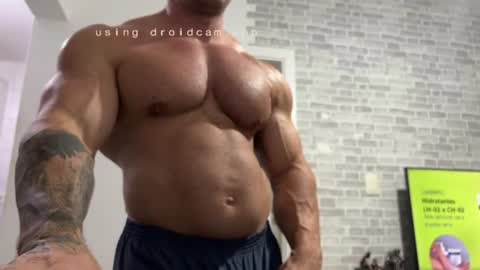 Snapshot of couplemuscle40 chatting on 06.16.26 couplemuscle40 online show from 06.16.26