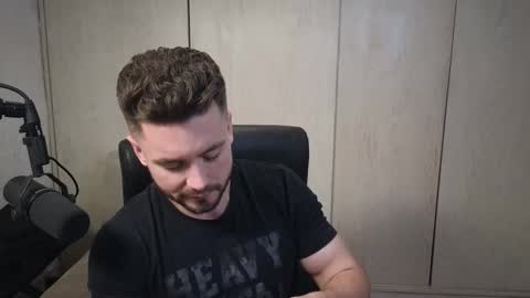 Snapshot of cowboylean chatting on 12.19.25 cbl online show from 12.19.25