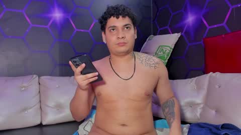 Snapshot of crazy_sexvip chatting on 10.18.25 - Girl ZOE and Boy Cain online show from 10.18.25