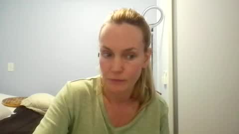 Snapshot of crazyanny chatting on 06.15.26 Anny online show from 06.15.26