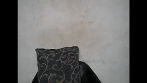 Snapshot of crazyslut17 chatting on 09.24.25 crazyslut17 online show from 09.24.25