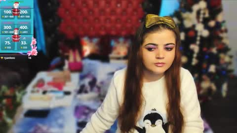 Snapshot of crazzy_pussy chatting on 12.22.25 Ana online show from 12.22.25