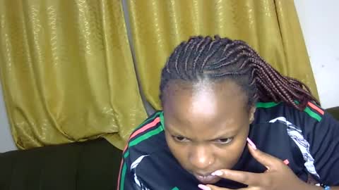 Snapshot of creamie8 chatting on 01.12.25 creamie8 online show from 01.12.25