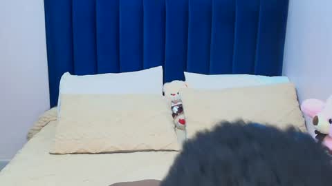 Snapshot of creamybabee chatting on 06.18.26 queen online show from 06.18.26