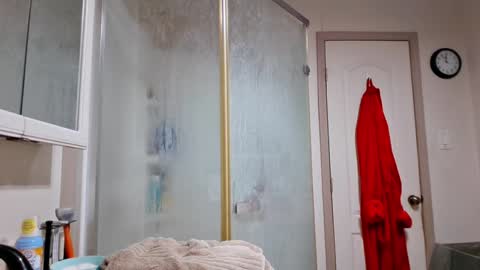 Snapshot of creeeping_death chatting on 12.12.24 The hopeless romantic online show from 12.12.24