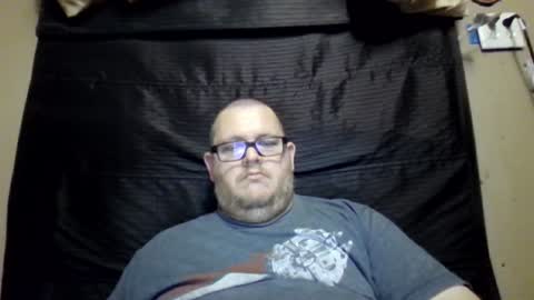 Snapshot of creeeping_death chatting on 01.01.25 The hopeless romantic online show from 01.01.25