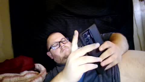 Snapshot of creeeping_death chatting on 01.01.25 The hopeless romantic online show from 01.01.25