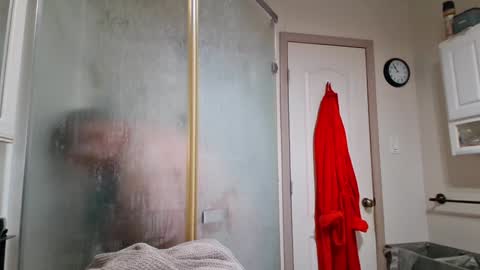 Snapshot of creeeping_death chatting on 01.19.25 The hopeless romantic online show from 01.19.25