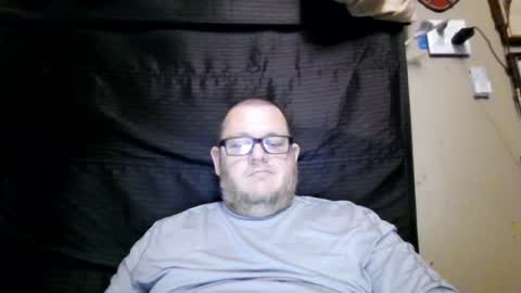 Snapshot of creeeping_death chatting on 01.27.25 The hopeless romantic online show from 01.27.25