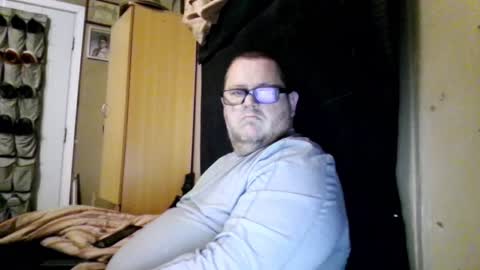 Snapshot of creeeping_death chatting on 02.08.25 The hopeless romantic online show from 02.08.25