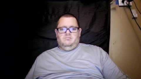 Snapshot of creeeping_death chatting on 02.08.25 The hopeless romantic online show from 02.08.25