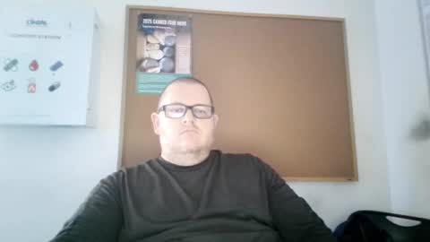 Snapshot of creeeping_death chatting on 02.22.25 The hopeless romantic online show from 02.22.25