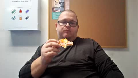 Snapshot of creeeping_death chatting on 02.23.25 The hopeless romantic online show from 02.23.25