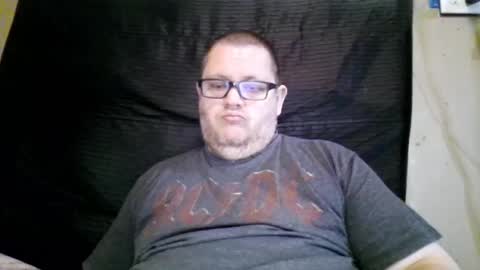 Snapshot of creeeping_death chatting on 03.04.25 The hopeless romantic online show from 03.04.25