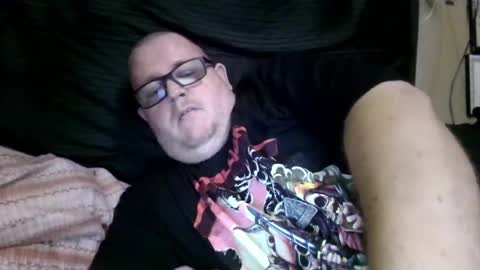 Snapshot of creeeping_death chatting on 09.22.25 The hopeless romantic online show from 09.22.25