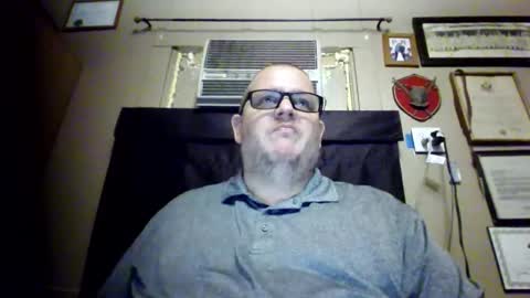 Snapshot of creeeping_death chatting on 09.26.25 The hopeless romantic online show from 09.26.25