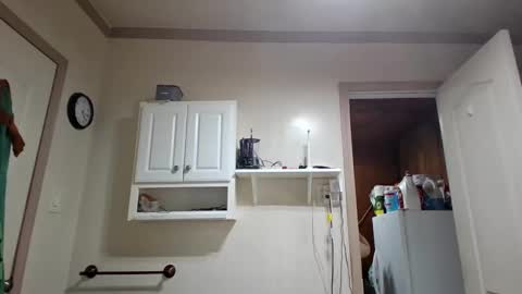 Snapshot of creeeping_death chatting on 10.03.25 The hopeless romantic online show from 10.03.25