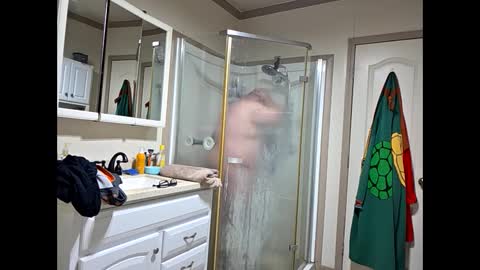 Snapshot of creeeping_death chatting on 11.01.25 The hopeless romantic online show from 11.01.25