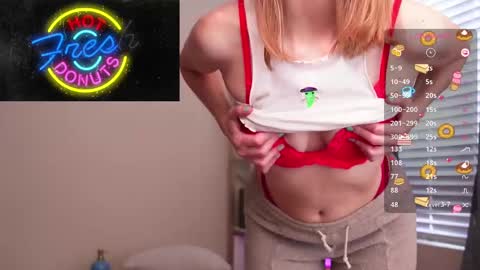 Snapshot of creme_dela_creme chatting on 01.10.25 Quinn de la Creme online show from 01.10.25