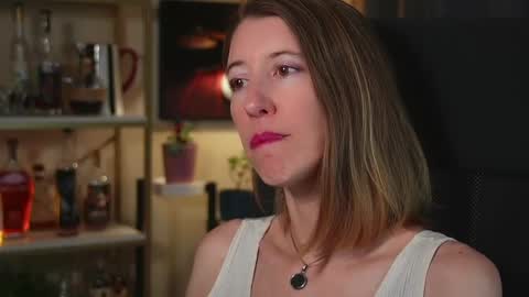 Snapshot of creme_dela_creme chatting on 10.03.25 Quinn de la Creme online show from 10.03.25