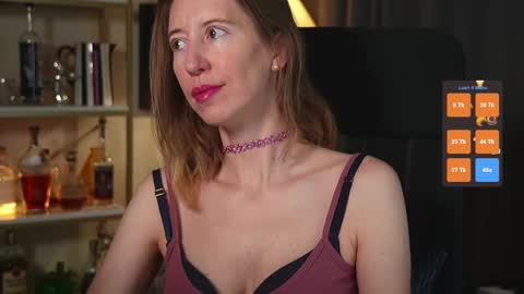 Snapshot of creme_dela_creme chatting on 10.24.25 Quinn de la Creme online show from 10.24.25