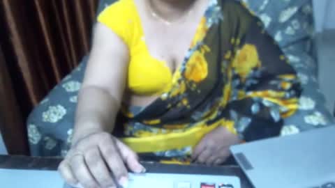 Snapshot of crezybhabihot chatting on 01.18.25 Sonika69 online show from 01.18.25