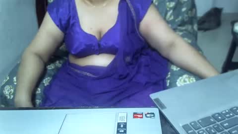 Snapshot of crezybhabihot chatting on 01.26.25 Sonika69 online show from 01.26.25