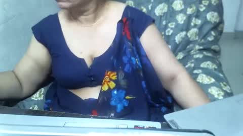 Snapshot of crezybhabihot chatting on 01.27.25 Sonika69 online show from 01.27.25