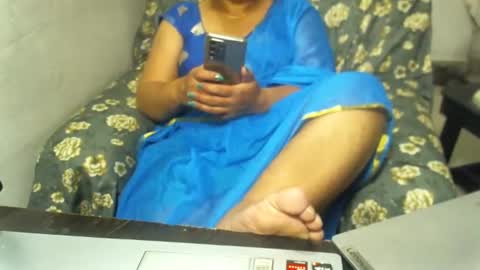 Snapshot of crezybhabihot chatting on 01.28.25 Sonika69 online show from 01.28.25