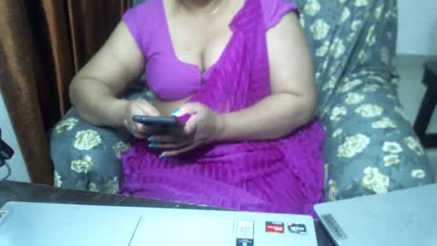 Snapshot of crezybhabihot chatting on 01.30.25 Sonika69 online show from 01.30.25