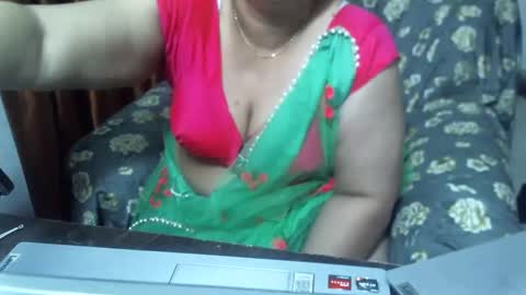 Snapshot of crezybhabihot chatting on 02.04.25 Sonika69 online show from 02.04.25